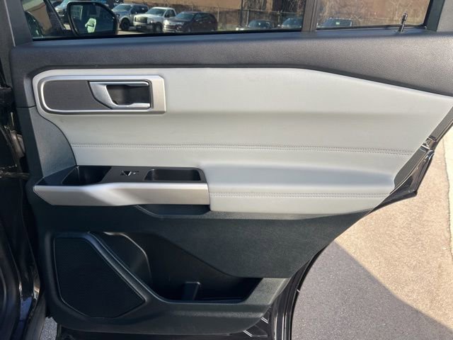 Used 2023 Ford Explorer XLT w/ Equipment Group 202A AWD/4WD image 13