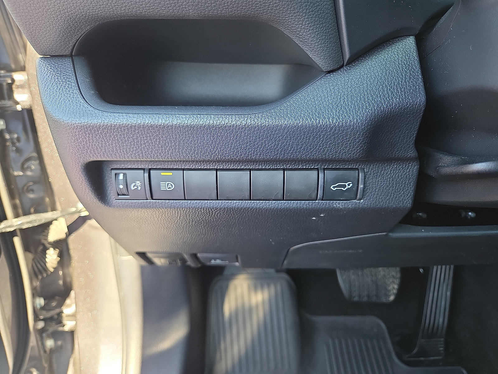 Used 2025 Toyota RAV4 XLE w/ Convenience Package image 31