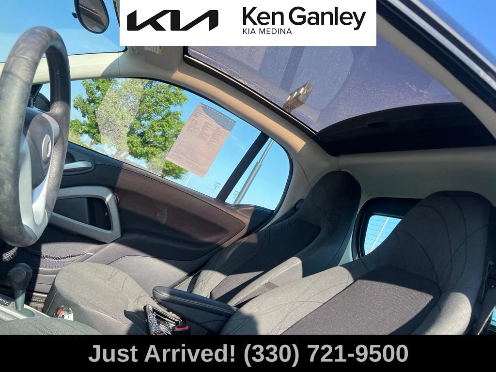 Used 2015 smart fortwo pure RWD image 10