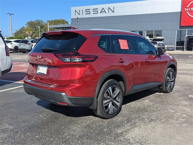 Used 2024 Nissan Rogue SL image 3