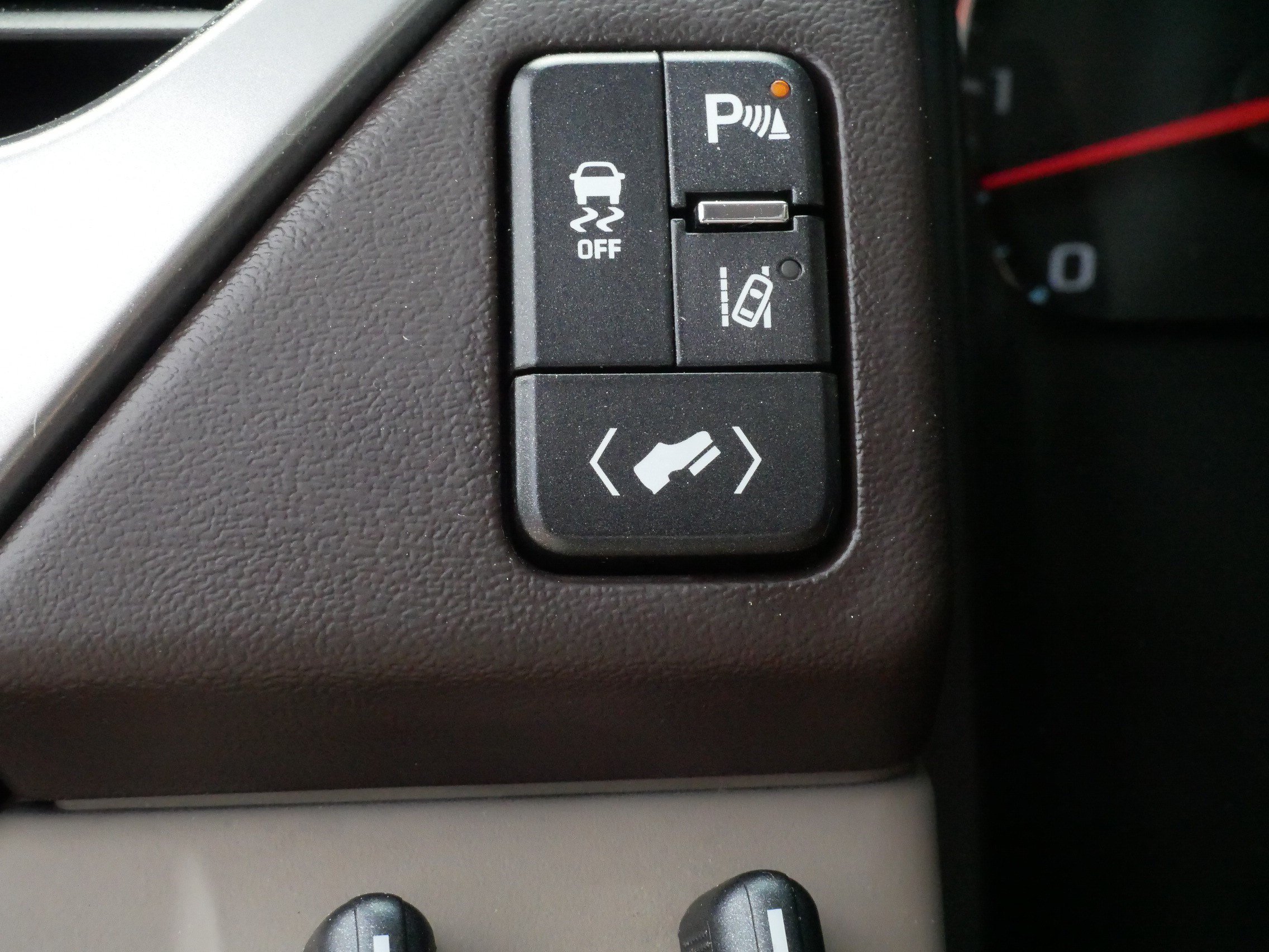 Used 2015 Chevrolet Suburban LT w/ Luxury Package AWD/4WD image 27