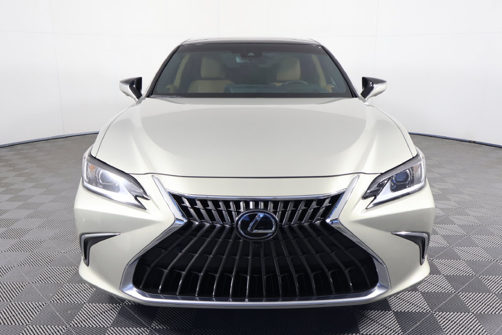 Used 2025 Lexus ES 350 w/ Luxury Package FWD image 2