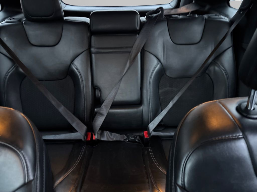 Used 2019 Jeep Cherokee Latitude Plus w/ Cold Weather Group image 17