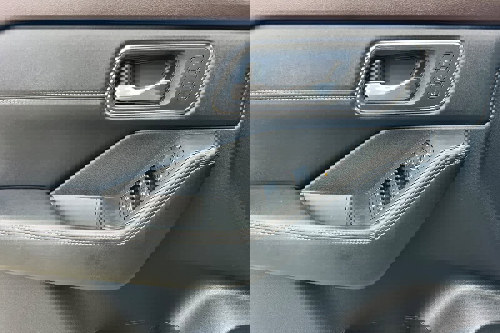 Used 2021 Nissan Rogue SL w/ Premium Package image 13