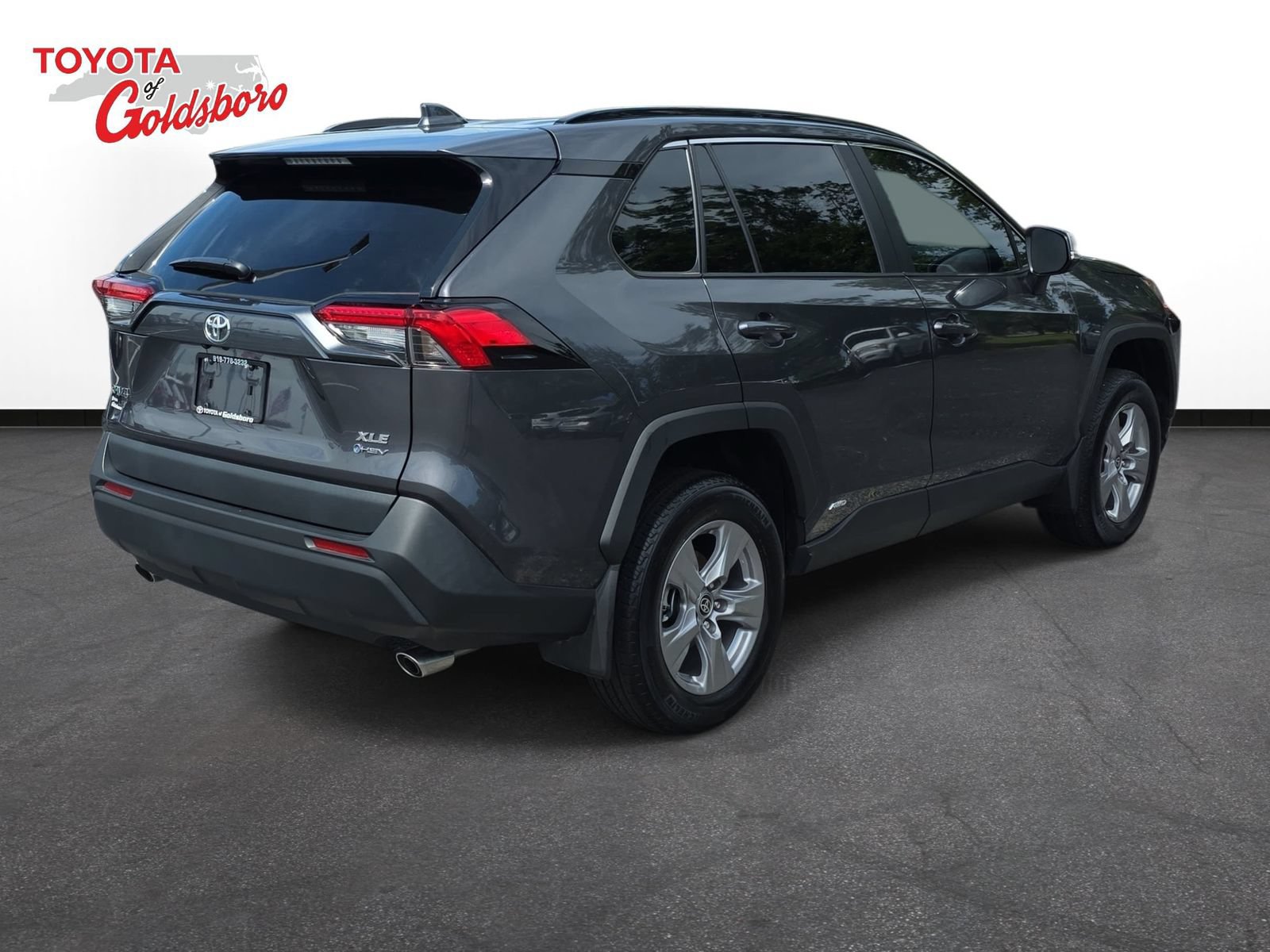 Used 2025 Toyota RAV4 XLE AWD/4WD image 5