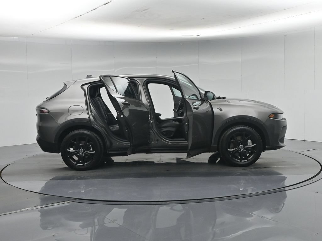 Used 2024 Dodge Hornet R/T Plus w/ R/T Blacktop Package AWD/4WD image 4