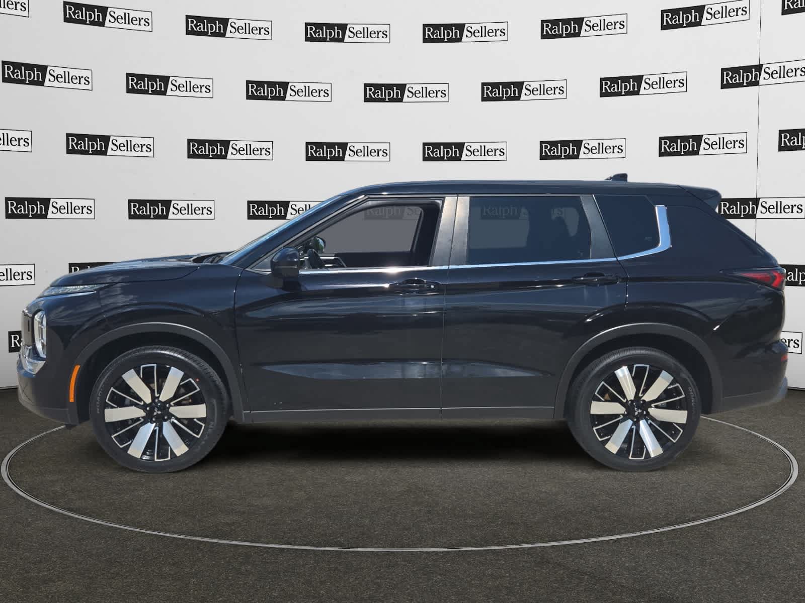 Used 2025 Mitsubishi Outlander SE AWD/4WD image 3