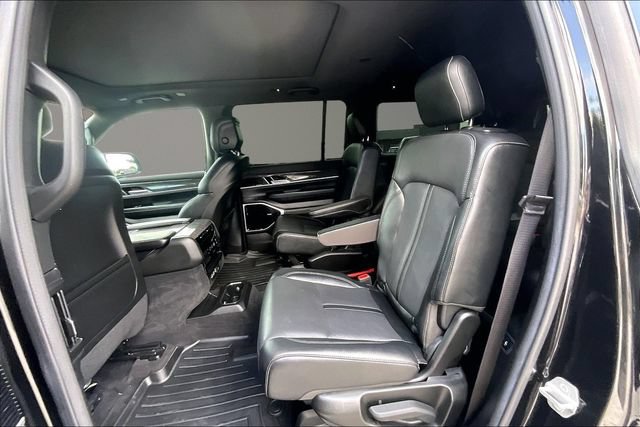 Used 2022 Jeep Wagoneer Series III w/ Premium Group I AWD/4WD image 23