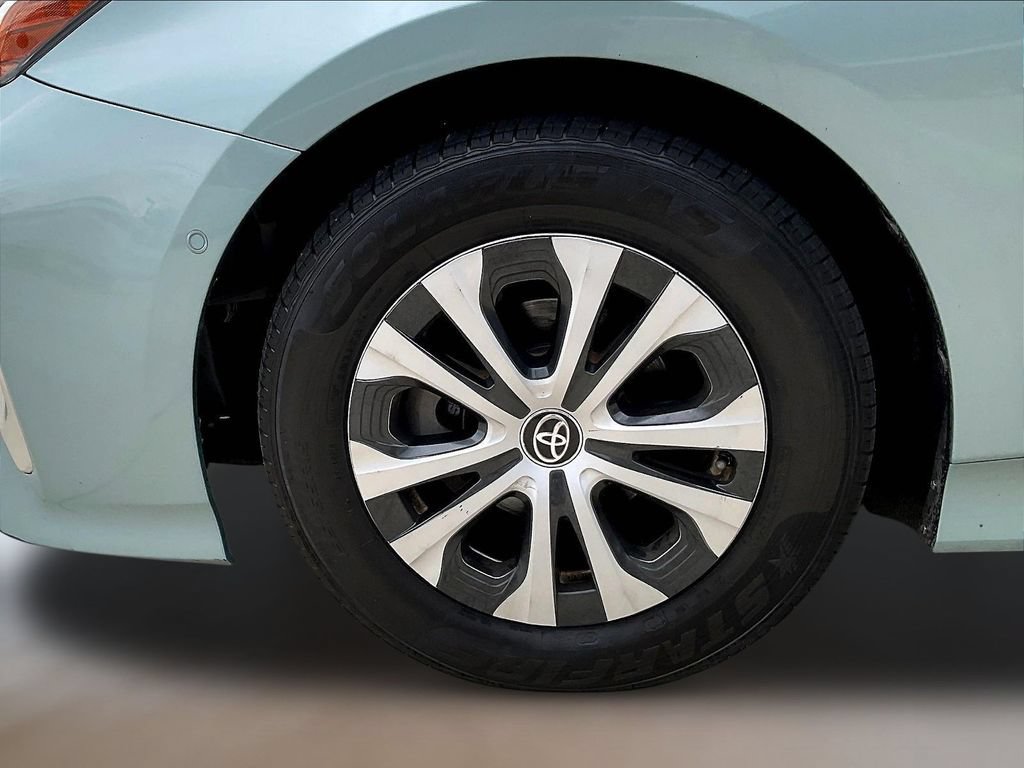 Used 2021 Toyota Prius LE AWD/4WD image 34