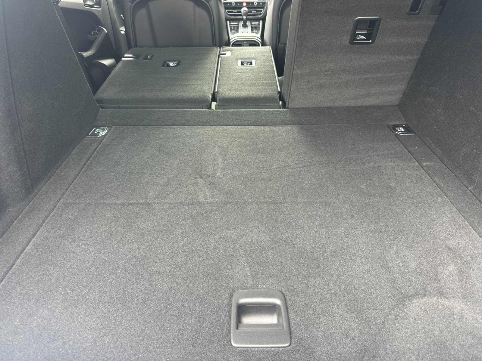 Used 2025 Porsche Macan image 15