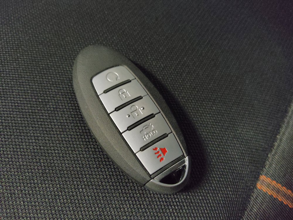 Used 2020 Nissan Versa SR FWD image 32