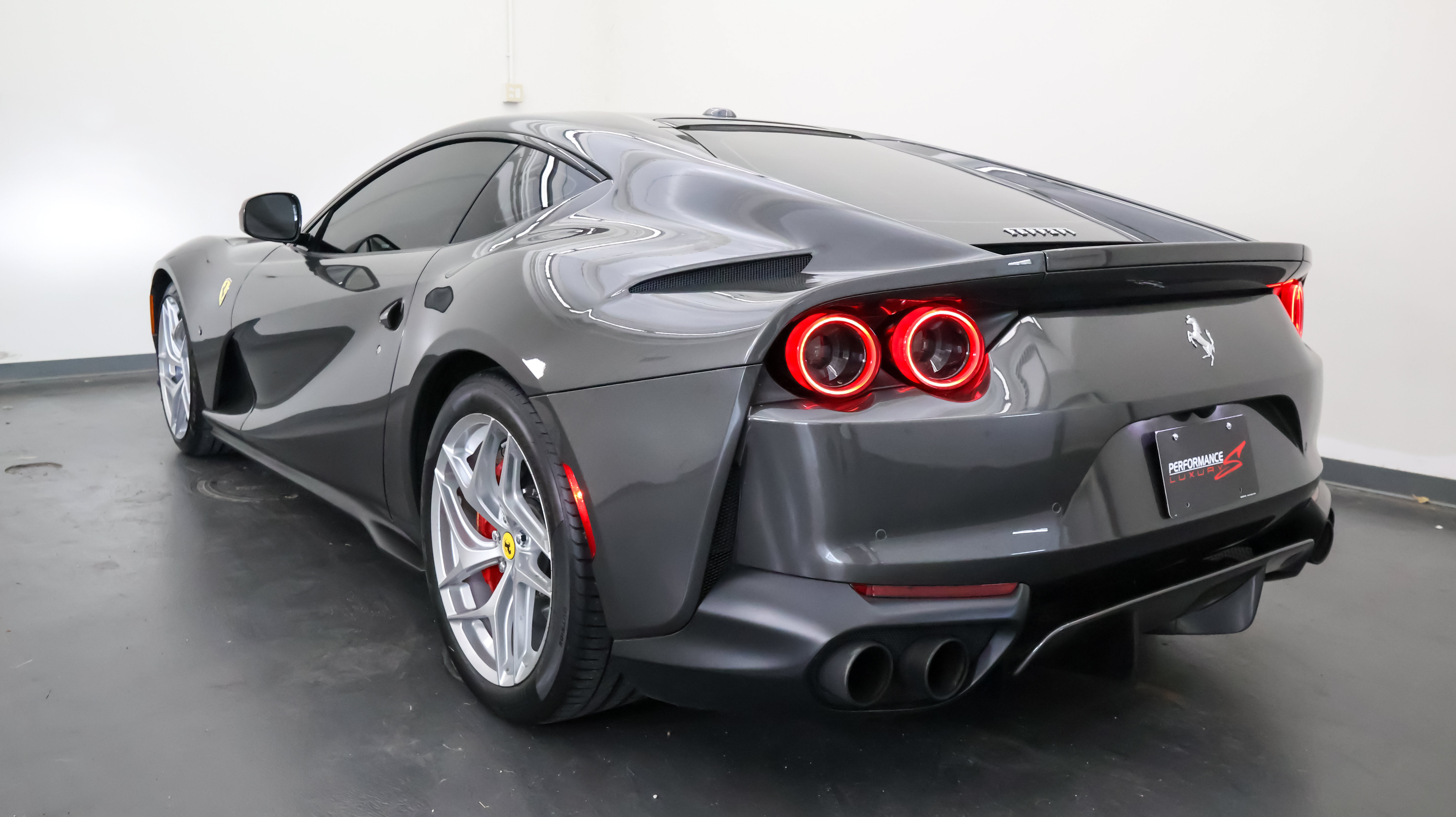Used 2019 Ferrari 812 Superfast RWD image 5