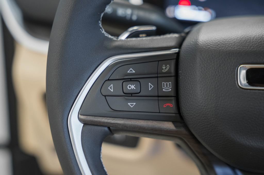 New 2025 Jeep Grand Cherokee Limited w/ Luxury Tech Group II image 28