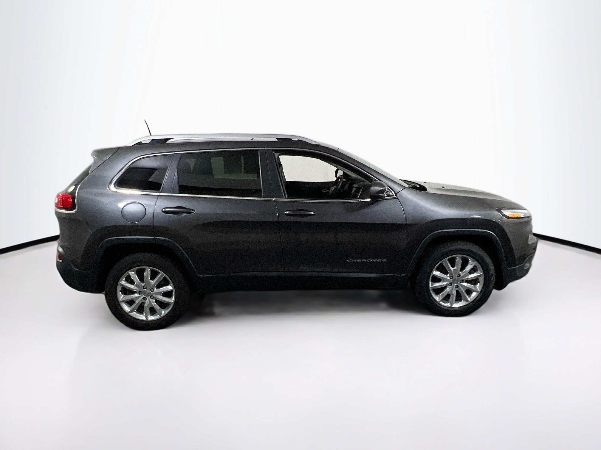 Used 2017 Jeep Cherokee Limited w/ Luxury Group AWD/4WD image 4