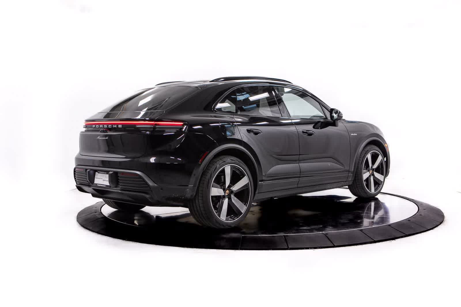 Certified 2025 Porsche Macan 4 Electric AWD/4WD image 7