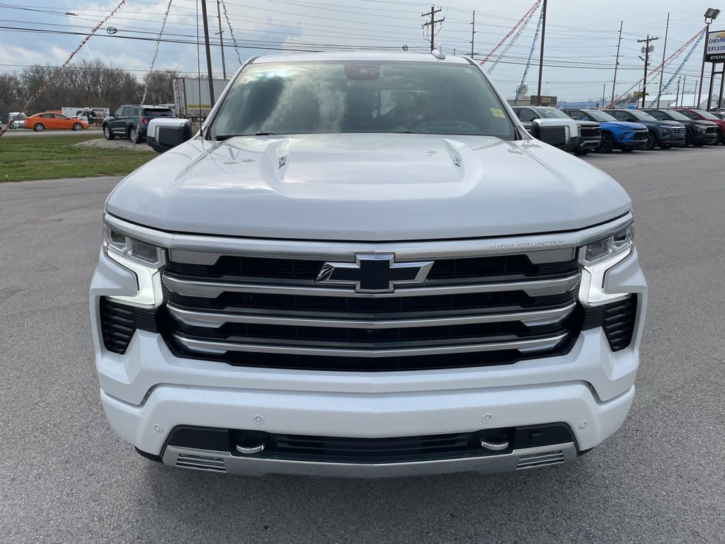 Used 2023 Chevrolet Silverado 1500 High Country w/ High Country Premium Package AWD/4WD image 2