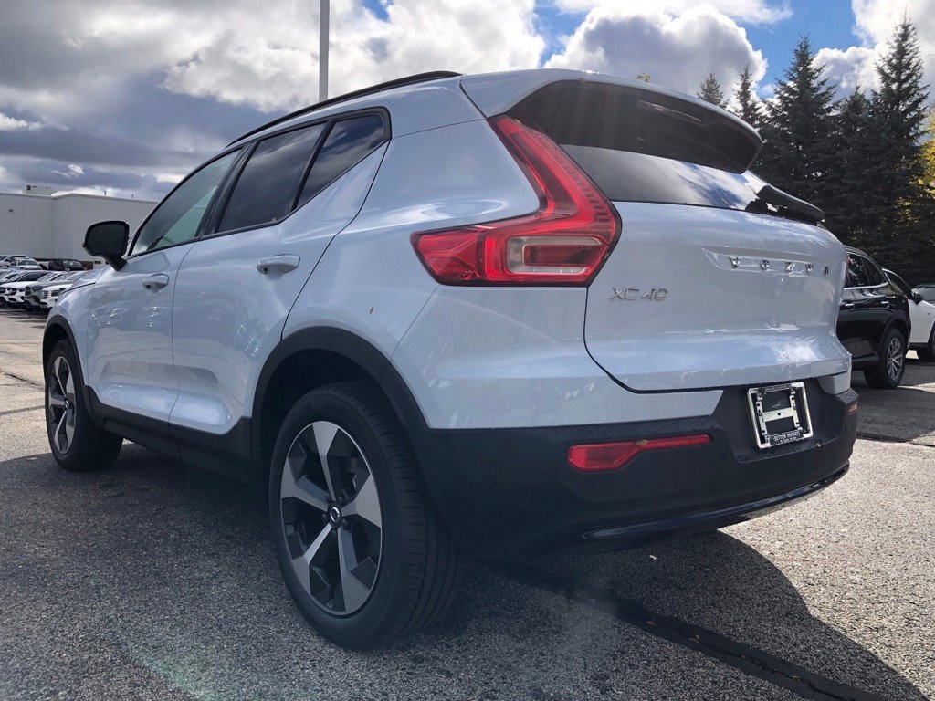 New 2026 Volvo XC40 B5 Plus w/ Protection Package Premier AWD/4WD image 4