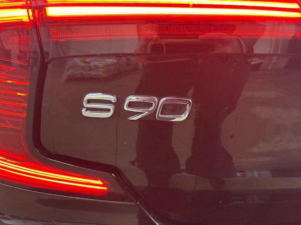 Certified 2025 Volvo S90 B6 Ultra w/ Lounge Package image 33