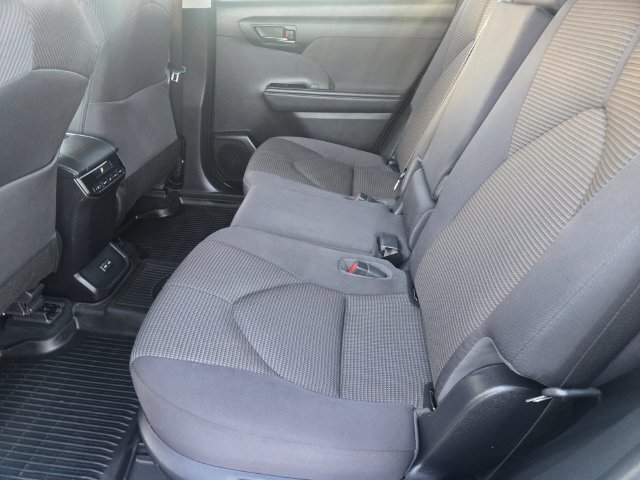 Certified 2022 Toyota Highlander LE AWD/4WD image 15