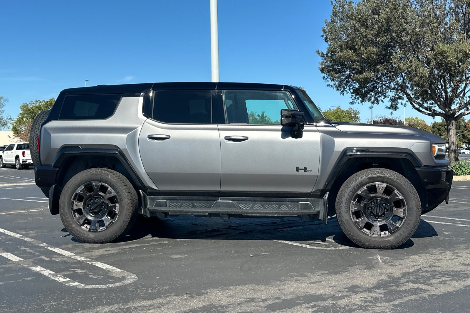 Used 2026 GMC Hummer EV 3X w/ Carbon Fiber Edition Package AWD/4WD image 3