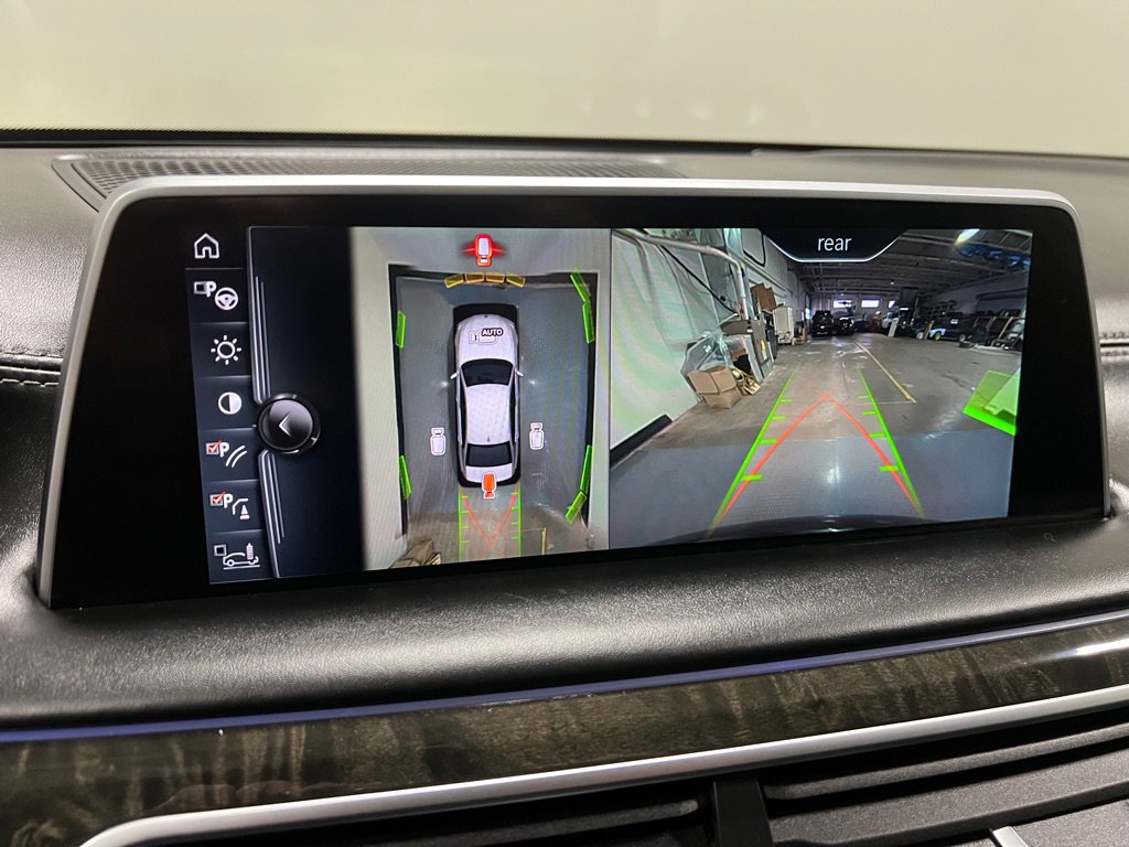 Used 2016 BMW 740i image 8