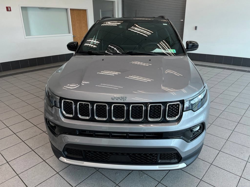 Used 2023 Jeep Compass Limited AWD/4WD image 3