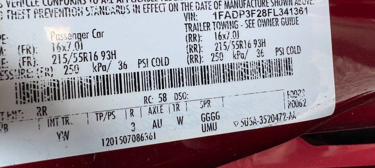 Used 2015 Ford Focus SE w/ SE Cold Weather Package image 11