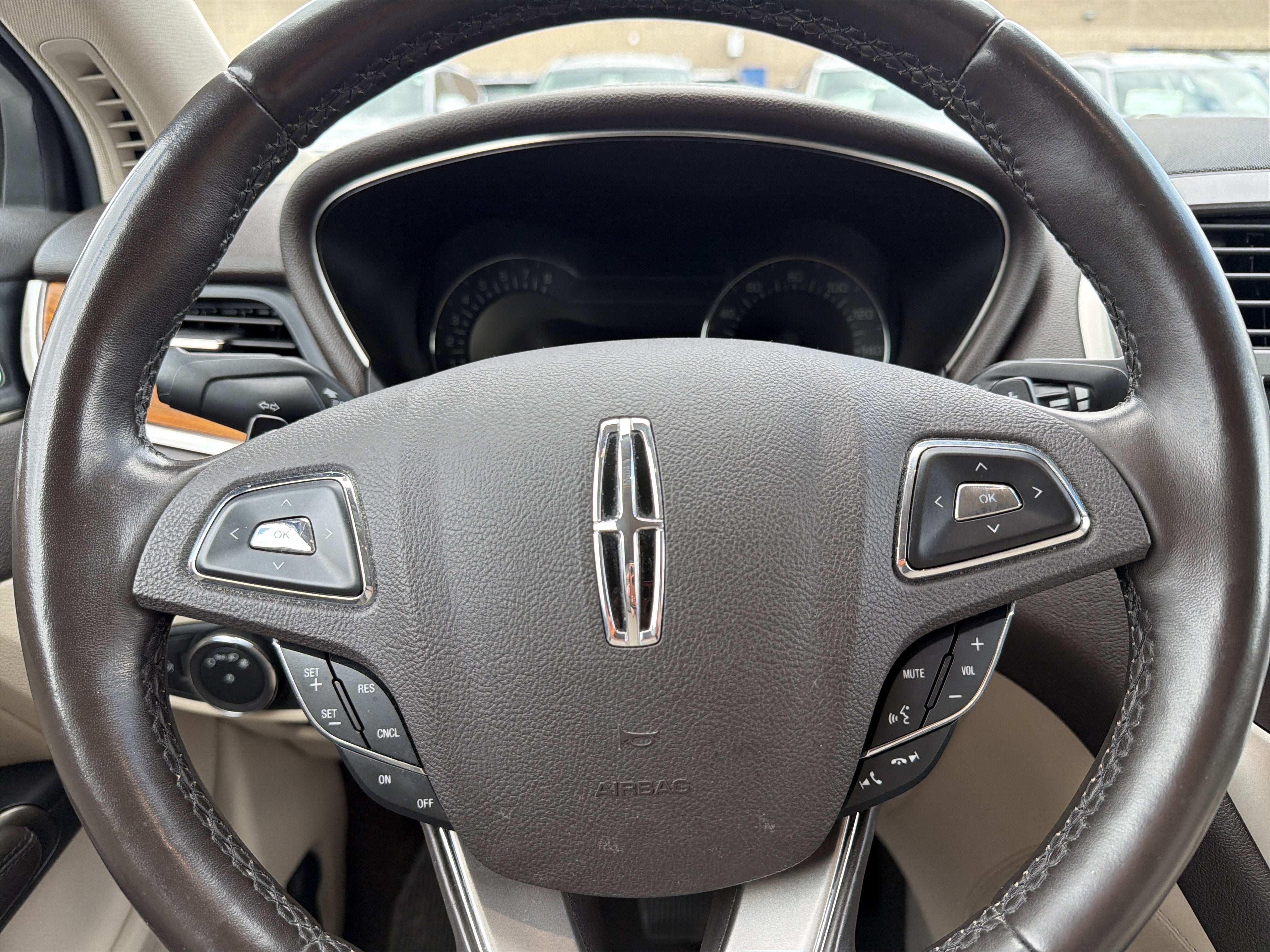 Used 2019 Lincoln MKC Select w/ Select Plus Package AWD/4WD image 11