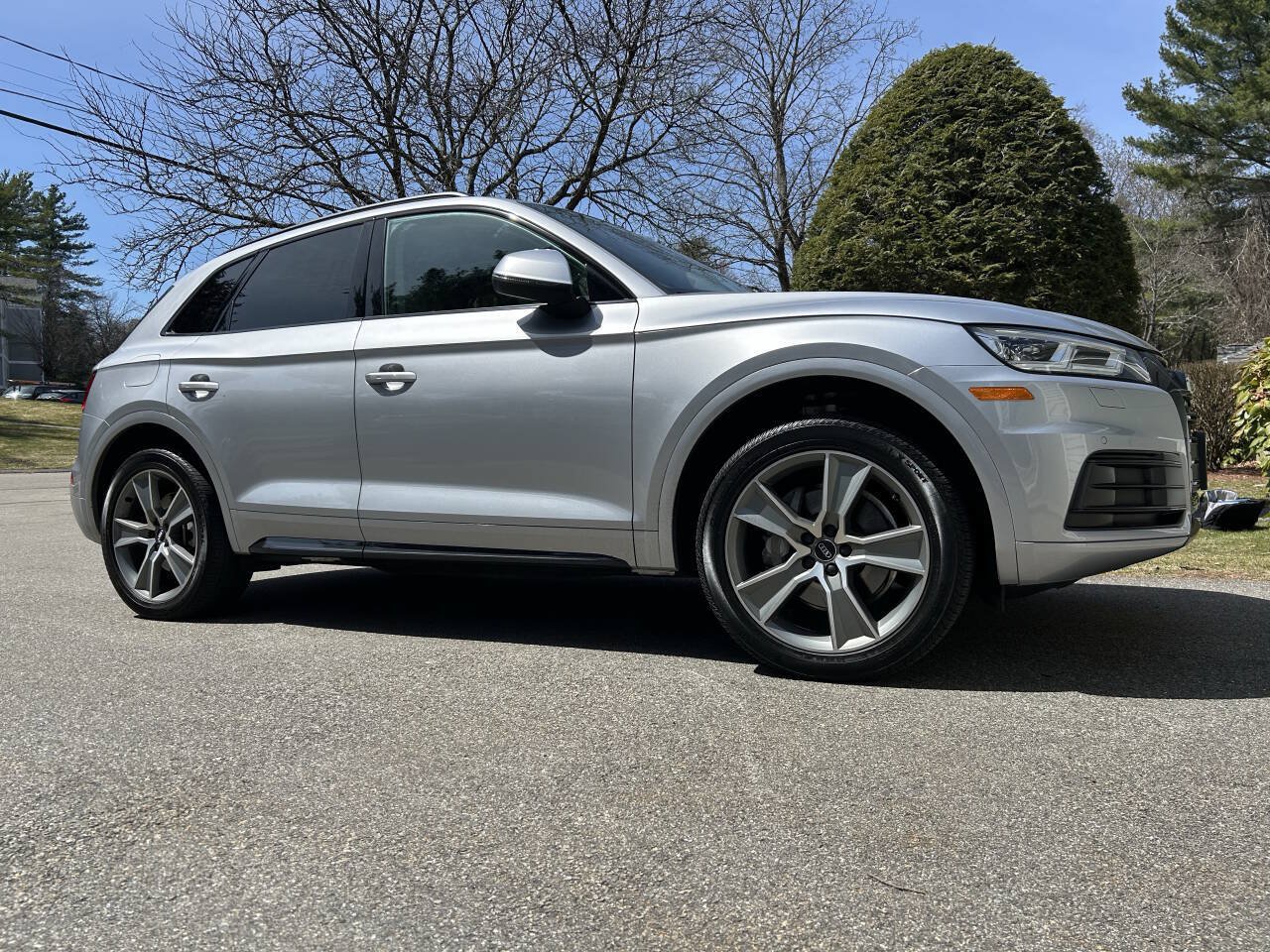 Used 2019 Audi Q5 2.0T Premium Plus w/ Premium Plus Package AWD/4WD image 2