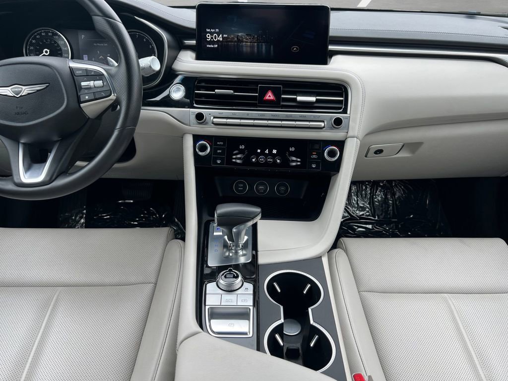 Used 2024 Genesis G70 2.5T RWD image 3