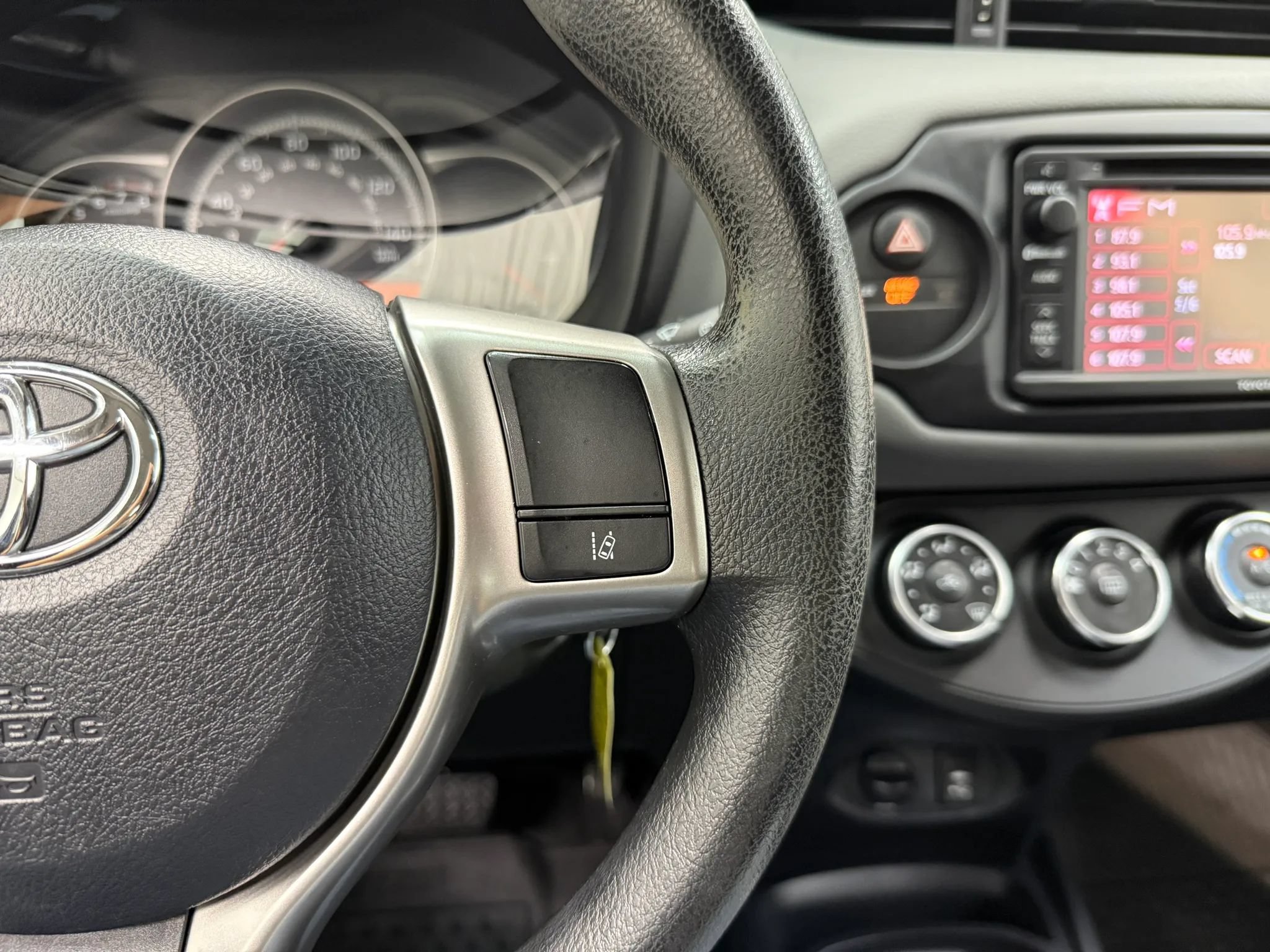 Used 2017 Toyota Yaris L FWD image 29