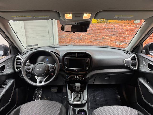 Used 2023 Kia Soul LX w/ LX Technology Package image 12