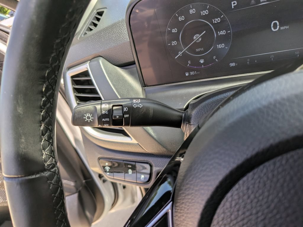 Certified 2025 Kia Seltos EX w/ EX Sunroof Package FWD image 33