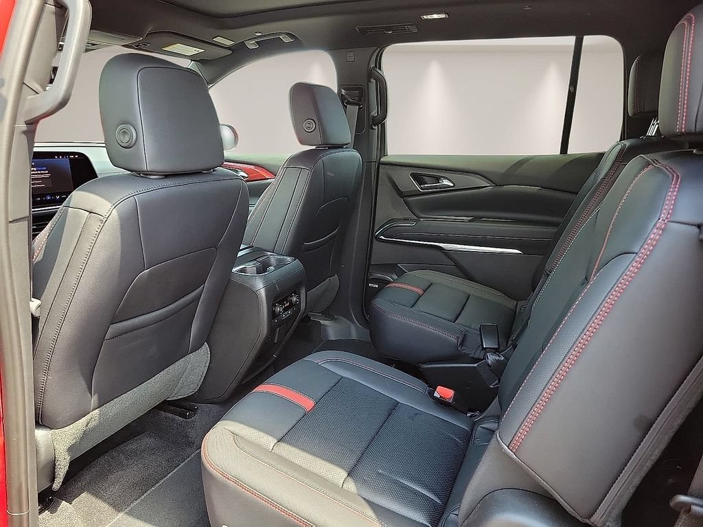 Used 2026 Chevrolet Traverse RS FWD image 9