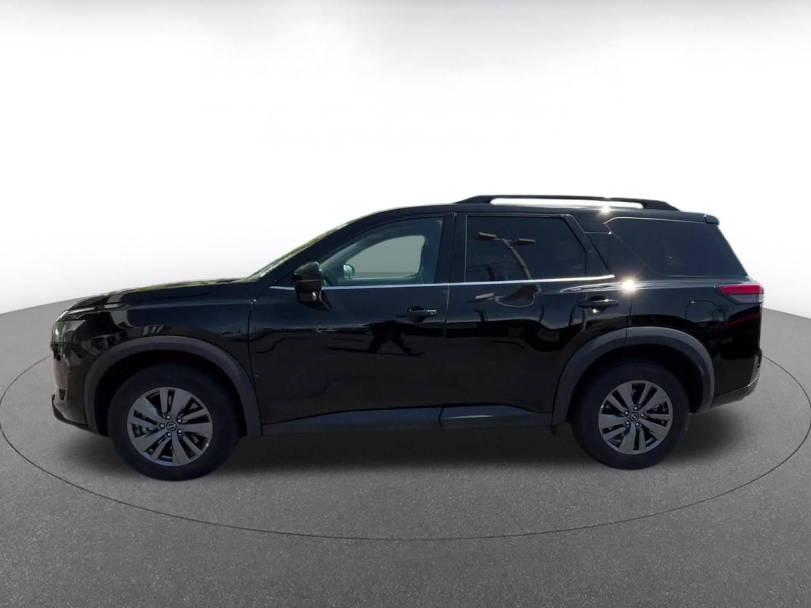 Used 2025 Nissan Pathfinder SV AWD/4WD image 7