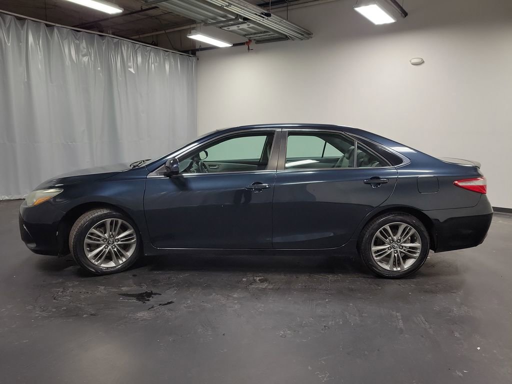 Used 2016 Toyota Camry SE image 5