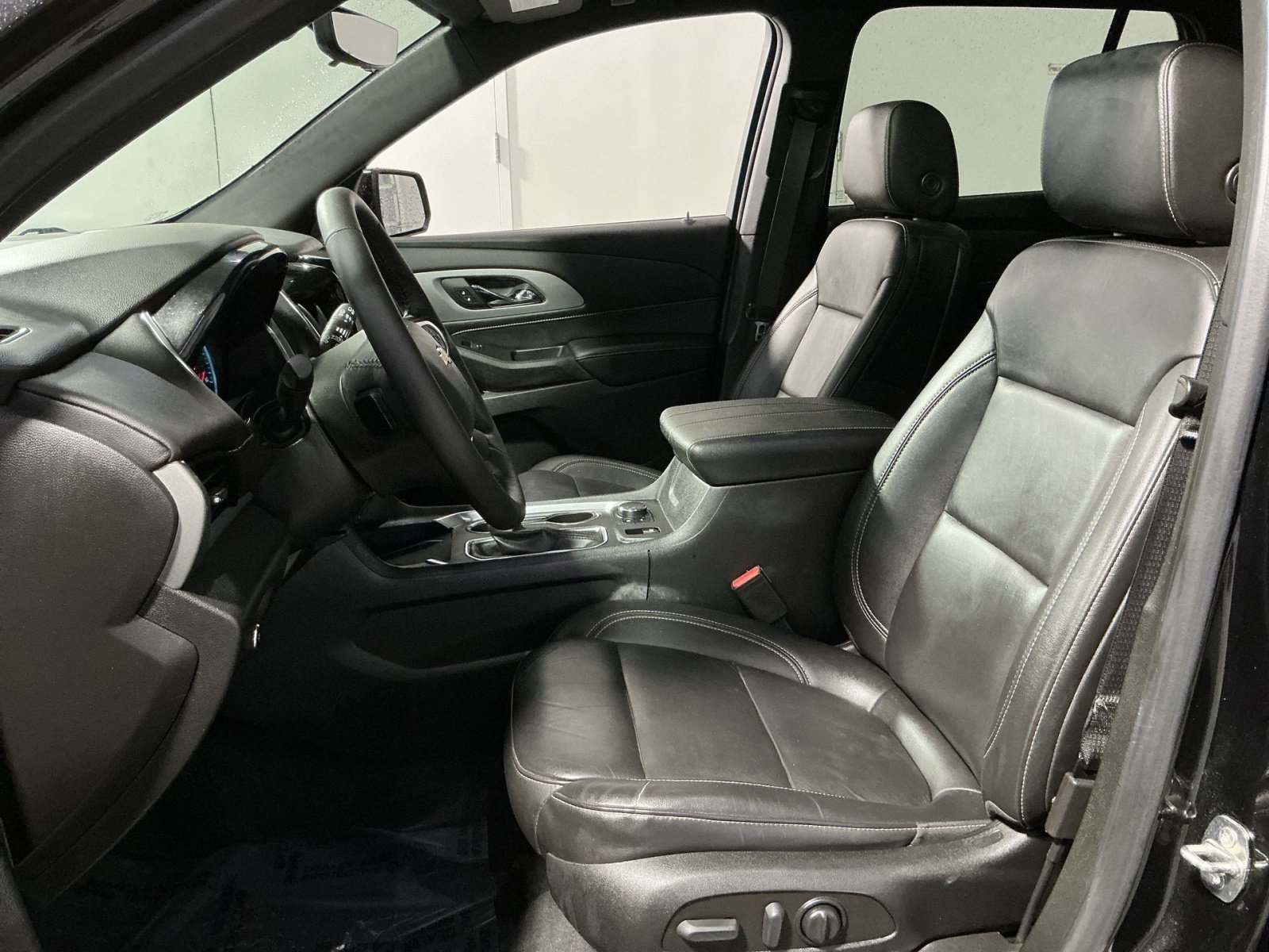 Used 2022 Chevrolet Traverse LT w/ LT Premium Package AWD/4WD image 14