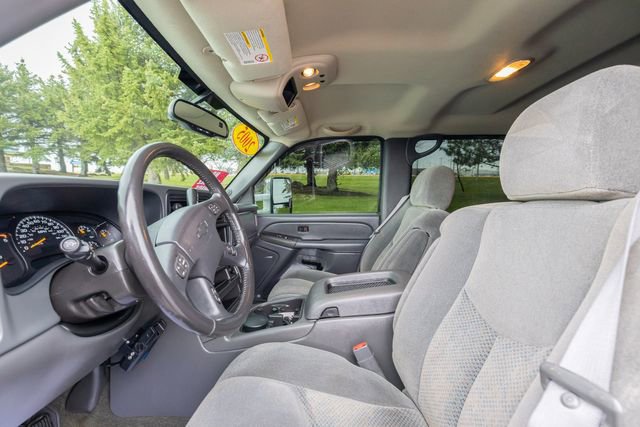 Used 2005 Chevrolet Silverado 2500 LS w/ Heavy-Duty Power Package AWD/4WD image 10