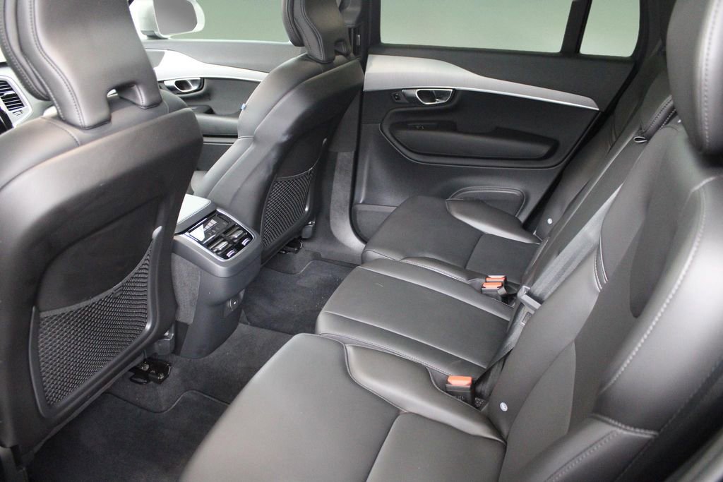 Certified 2025 Volvo XC90 B5 Core image 18