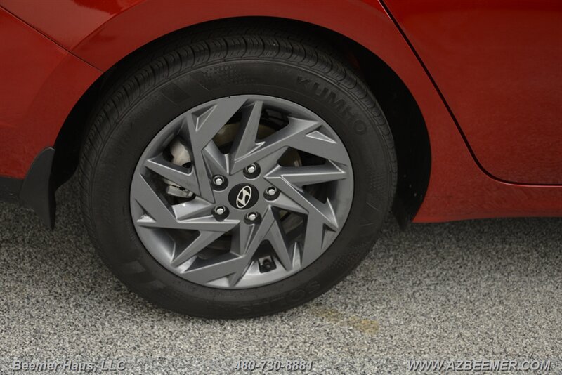 Used 2024 Hyundai Elantra SEL FWD image 40