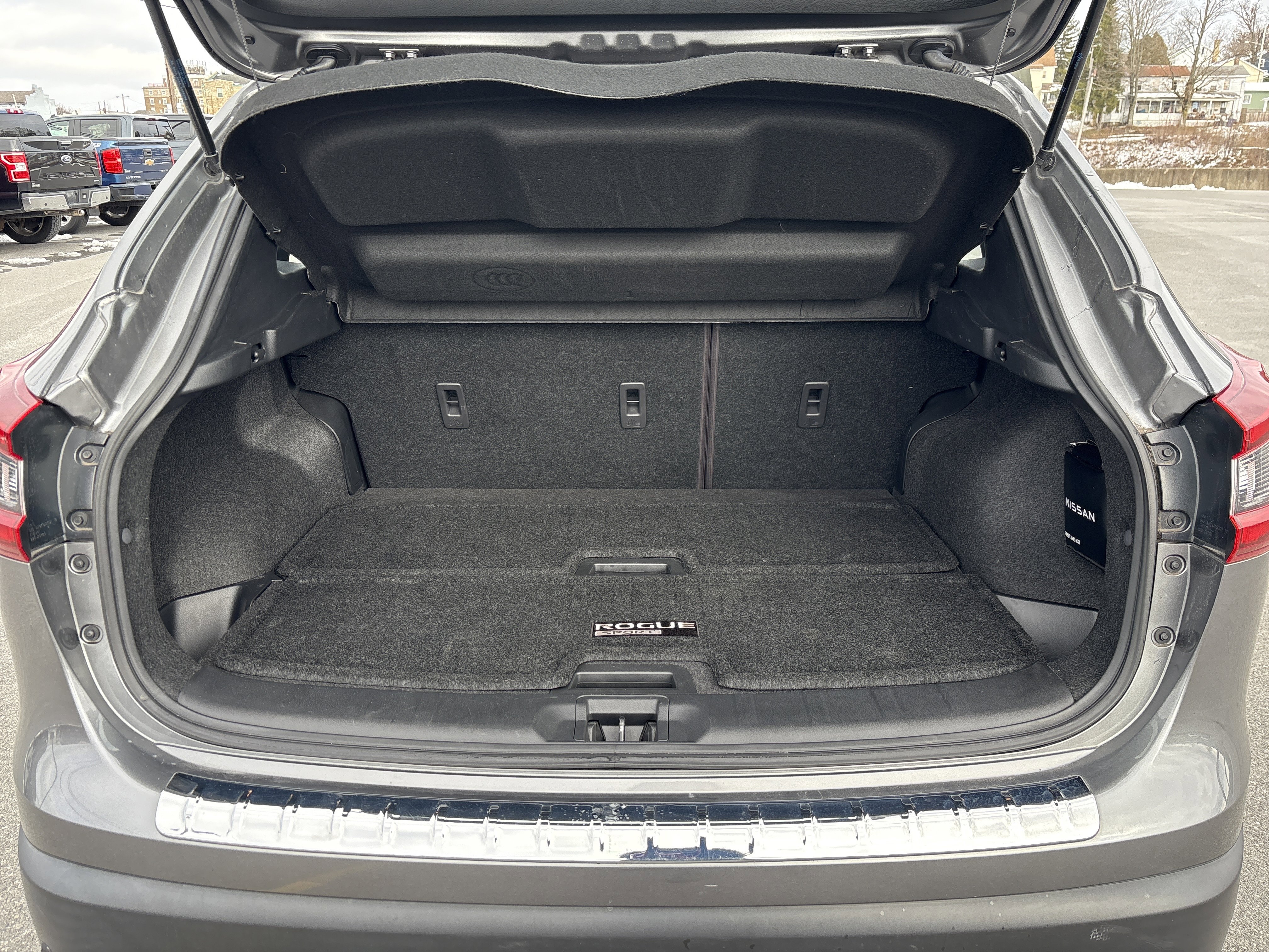 Used 2022 Nissan Rogue Sport SV image 5