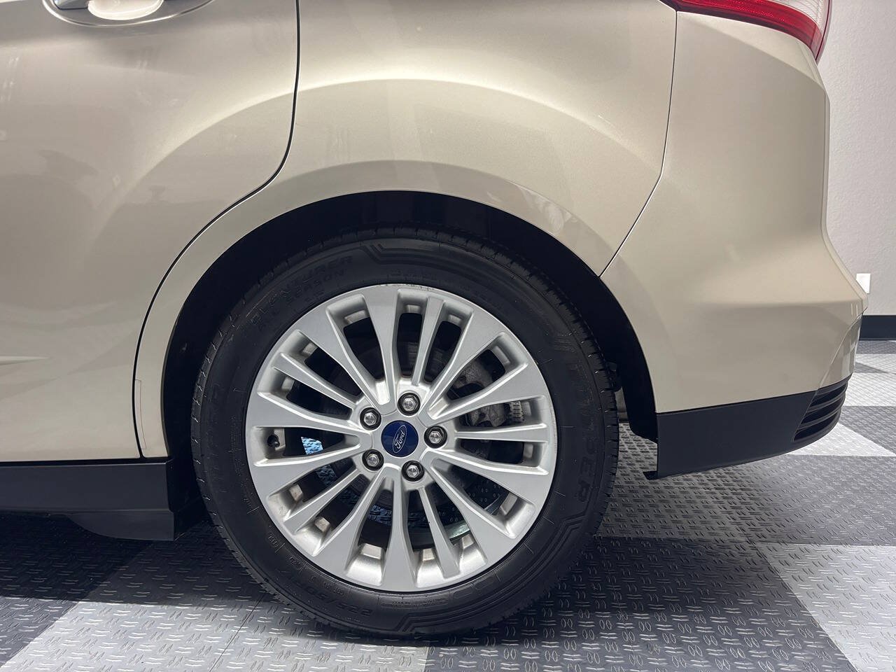 Used 2017 Ford C-MAX SE FWD image 11