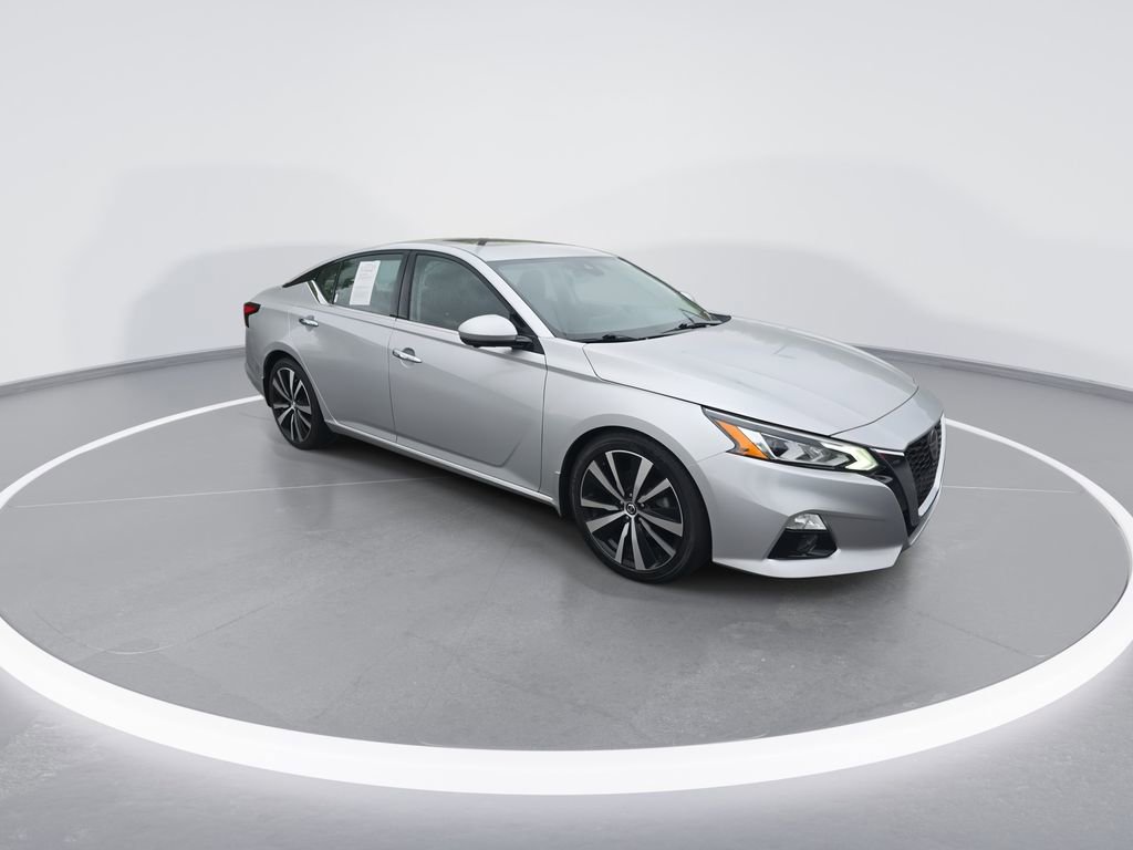 Used 2020 Nissan Altima 2.0 Platinum FWD image 2
