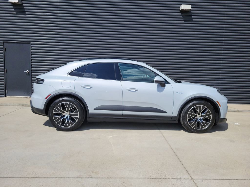 New 2026 Porsche Macan 4 Electric AWD/4WD image 6