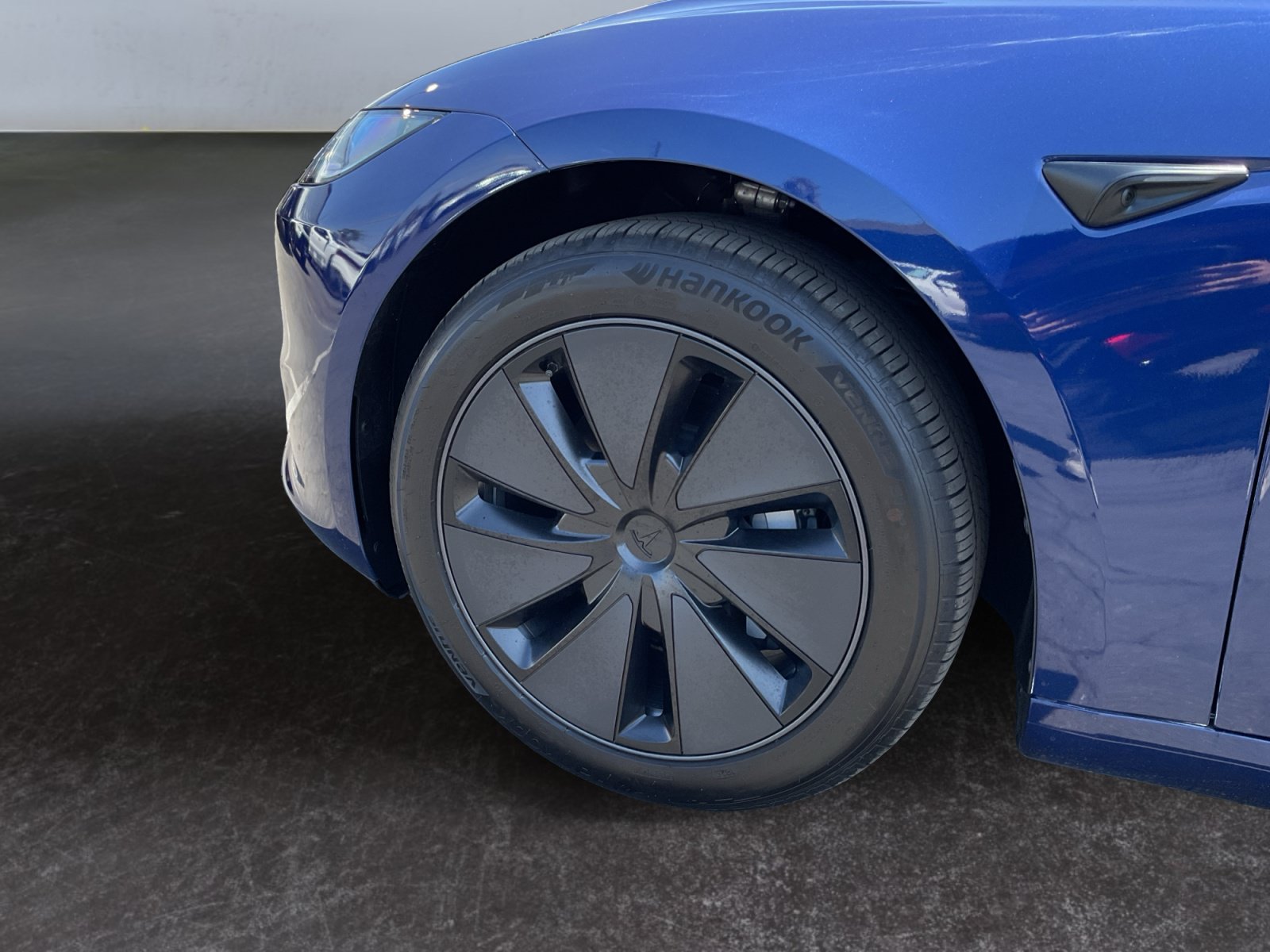 Used 2025 Tesla Model 3 Long Range AWD/4WD image 9