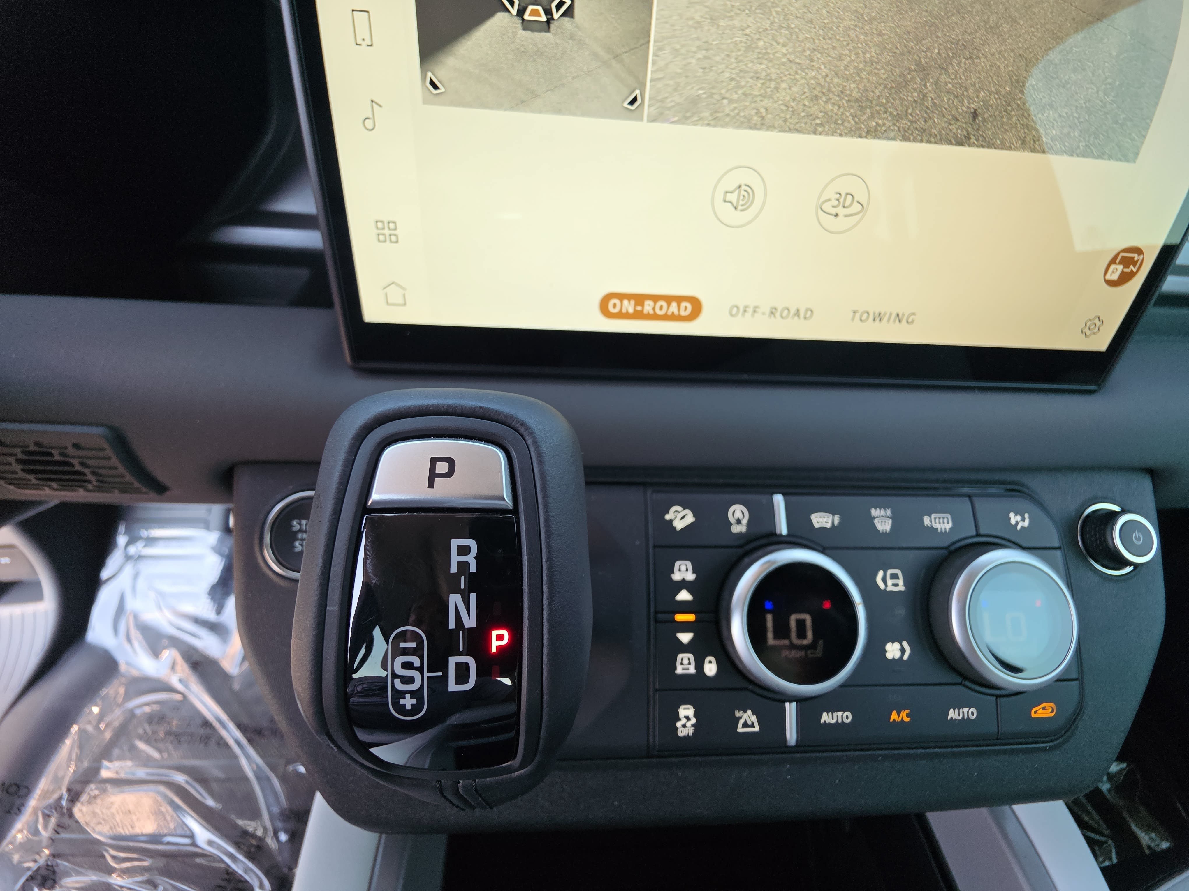 Used 2025 Land Rover Defender 110 V8 AWD/4WD image 24