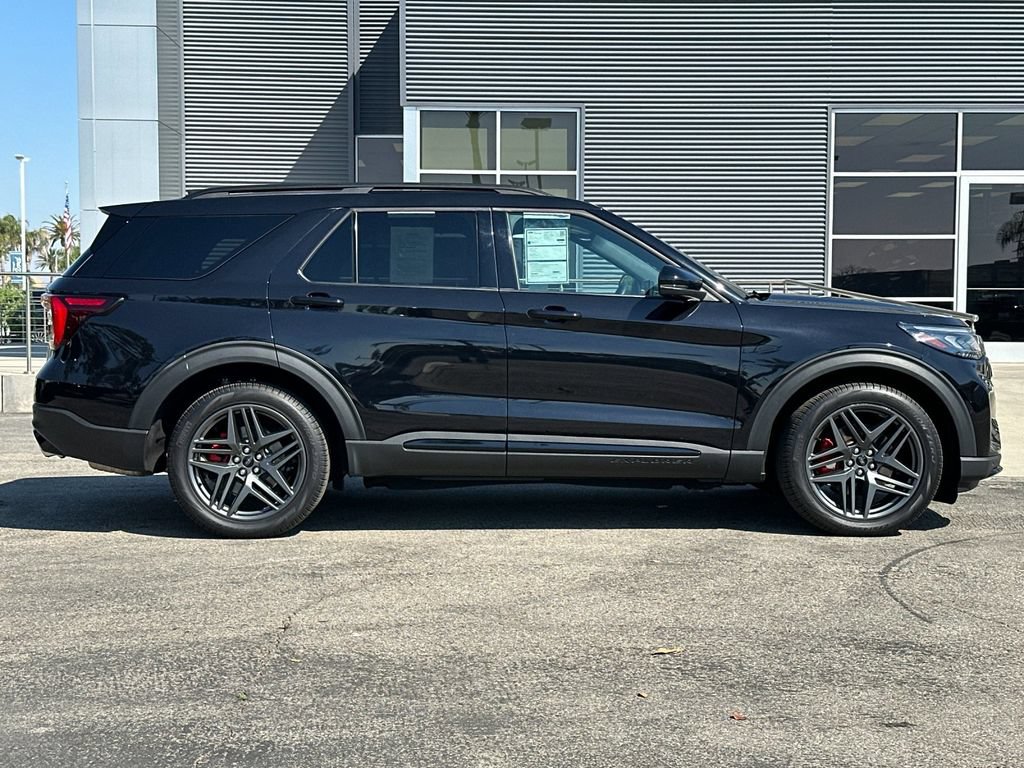 Certified 2025 Ford Explorer ST AWD/4WD image 2