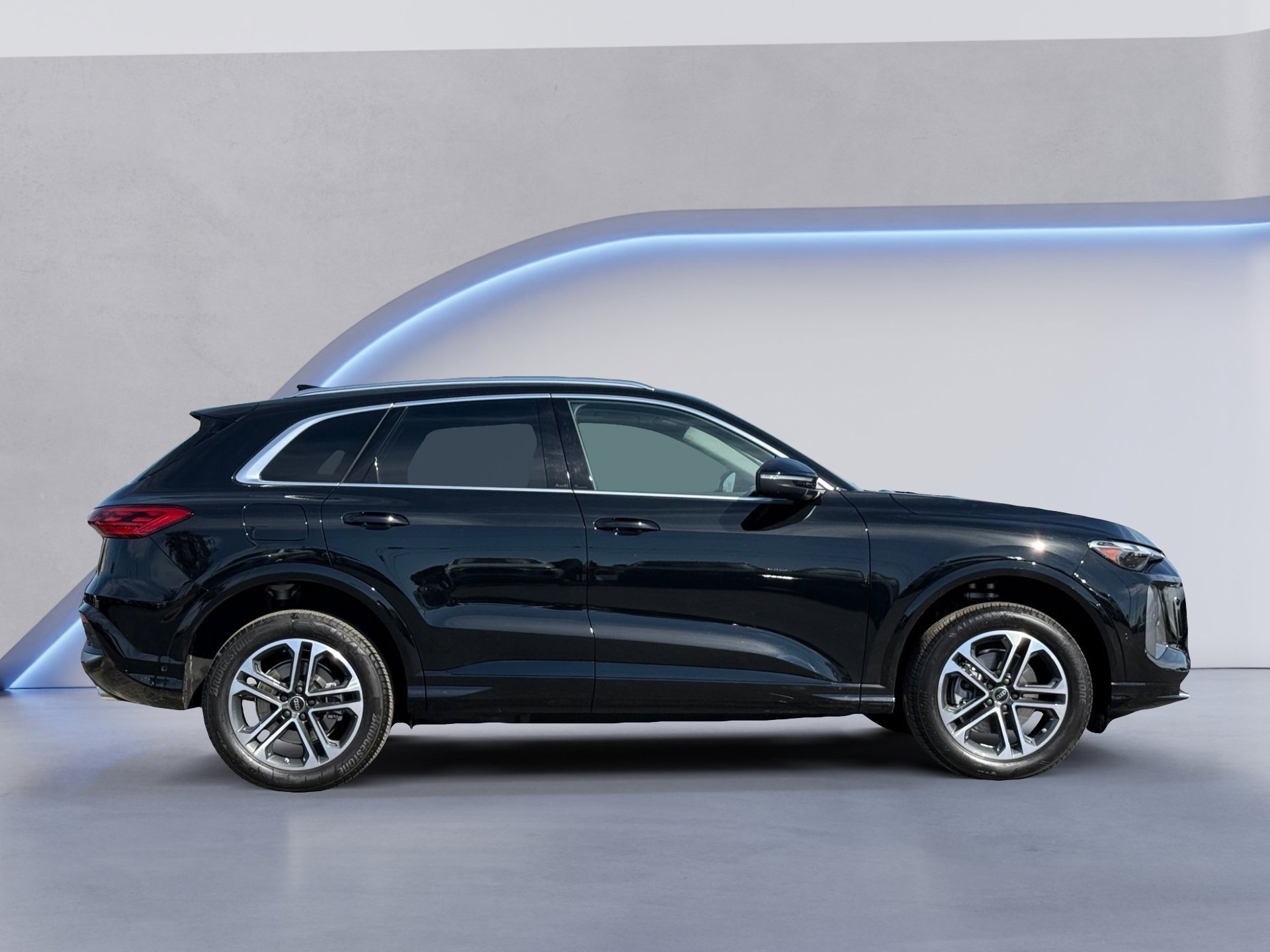 Certified 2025 Audi Q5 Premium w/ Convenience Package image 2