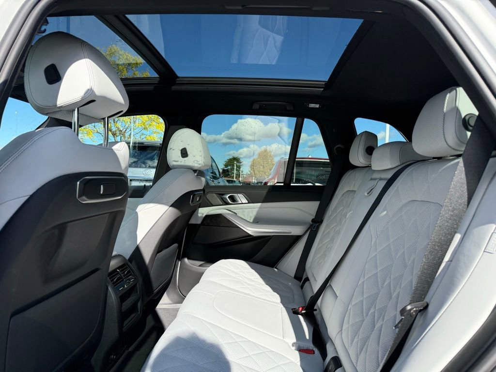 Used 2024 BMW X5 xDrive40i w/ Premium Package image 15