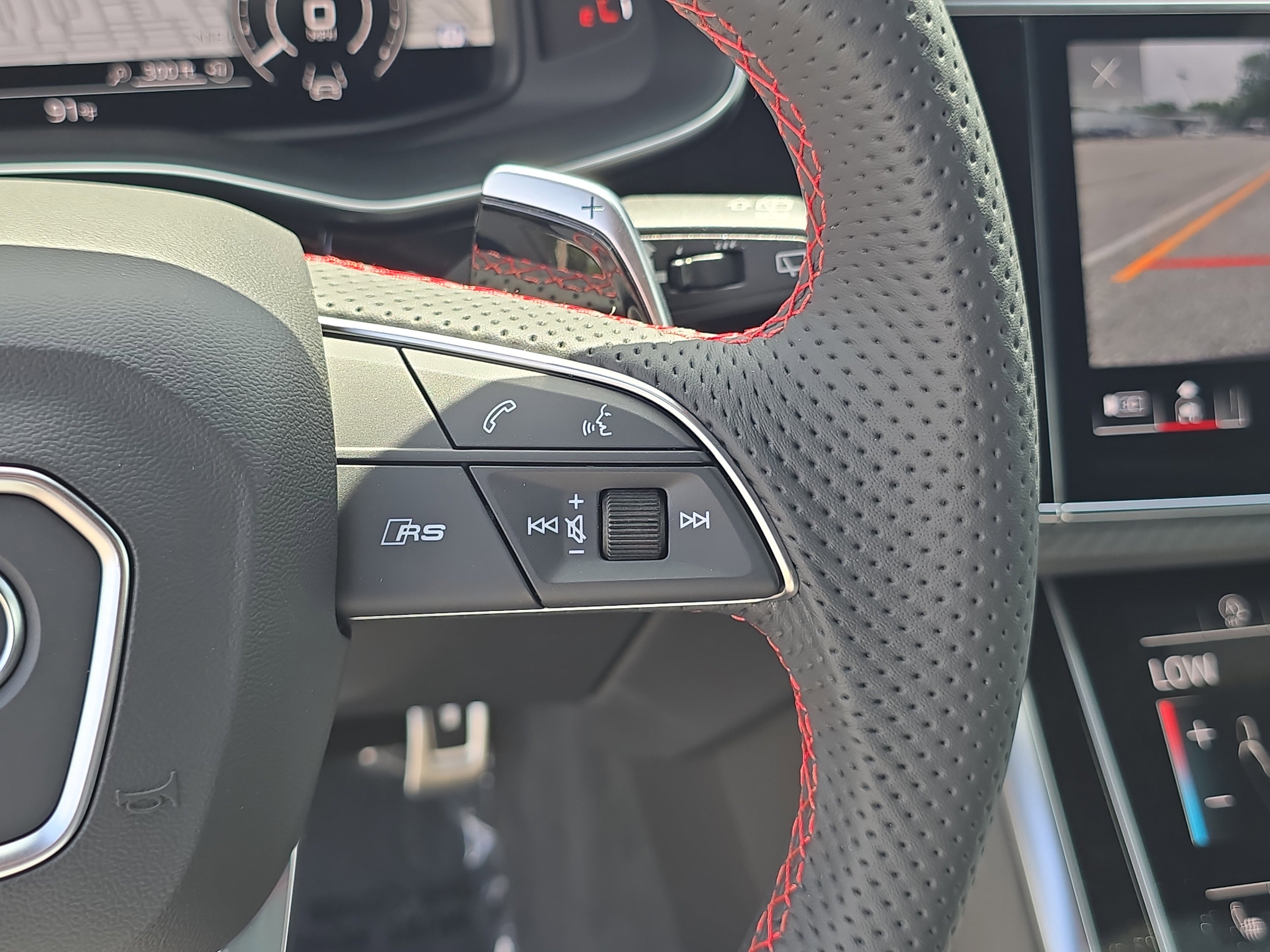 New 2025 Audi RS Q8 performance image 31